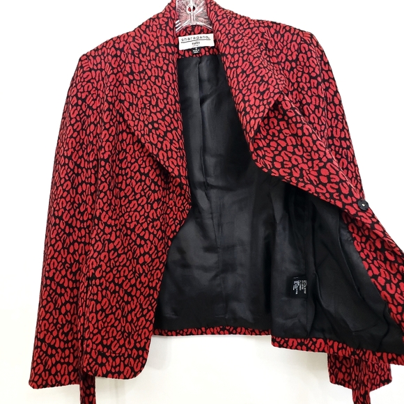 Sheragano Suits Red/Black Geometric Print Collared Tie Front Longsleeve … - Picture 11 of 16